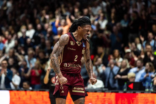 GER, easy Credit Basketball Bundesliga, Niners Chemnitz Rostock Seawolves 20 12 2025, Messe, Chemnitz, GER, easy Credit Basketball Bundesliga, Niners Chemnitz Rostock Seawolves Nike Sibande Niners Chemnitz, 2 jubelt Foto Alexander Trienitz Chemnitz Messe Sachsen Germany