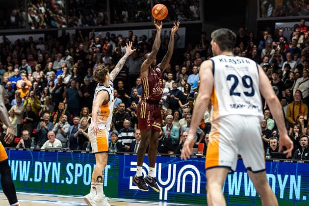 GER, easy Credit Basketball Bundesliga, Niners Chemnitz Rostock Seawolves 20 12 2025, Messe, Chemnitz, GER, easy Credit Basketball Bundesliga, Niners Chemnitz Rostock Seawolves Ty Brewer Niners Chemnitz, 15 Photo Alexander Trienitz Chemnitz Messe Sachsen Germany