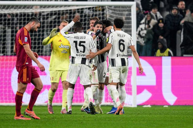Juventus s players celebrate their victory at the end of the match during the match of 16th day of the Serie A Championship between F.C. Juventus and A.S.Roma at the Allianz Stadium on Dec 20, 2025 in Turin, Italy. during Juventus FC vs AS Roma, Italian soccer Serie A match in Torino, Italy, December 20 2025  Copyright: xRobertoxRamaccia IPAxSportx xipa-agency.netx xx IPA_69361829 IPA_Agency_IPA69361829