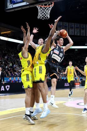 DEU, easyCredit BBL, ALBA vs ratiopharm Ulm, 20 12 2025, Uber Arena, Berlin, DEU, easyCredit BBL, ALBA vs ratiopharm Ulm, pictured Jack Kayil ALBA Berlin 7 , J Wan Roberts ALBA Berlin 13 , Justin Bean ALBA Berlin 34 , Diego Garavaglia ratiopharm Ulm 23 nordphotoxGmbHx xEngler nph00076