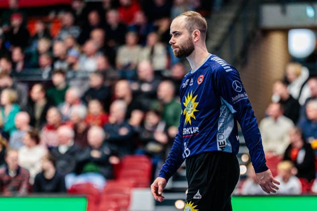 Fredrik Genz TuS N Luebbecke, 16 aergert sich auf GER, TuS N Luebbecke vs HSG Krefeld Niederrhein, Handball, 2 Bundesliga, 16 Spieltag, Spielzeit 2025 2026, 20 12 2025 GER, TuS N Luebbecke vs HSG Krefeld Niederrhein, Handball, 2 Bundesliga, 16 Spieltag, Spielzeit 2025 2026, 20 12 2025 Luebbecke Copyright: xEibner-Pressefoto JanxRollingerx EP_JSK