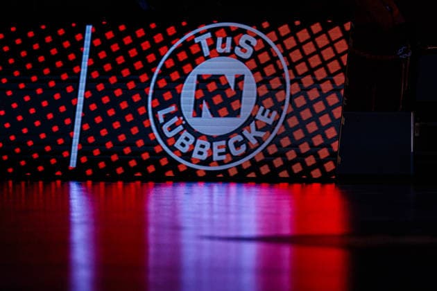 Logo of TuS N Luebbecke on the LED board GER, TuS N Luebbecke vs HSG Krefeld Niederrhein, Handball, 2 Bundesliga, Matchday 16, Season 2025 2026, 20 12 2025 GER, TuS N Luebbecke vs HSG Krefeld Niederrhein, Handball, 2 Bundesliga, Matchday 16, Season 2025 2026, 20 12 2025 Luebbecke Copyright: xEibner-Pressefoto JanxRollingerx EP_JSK