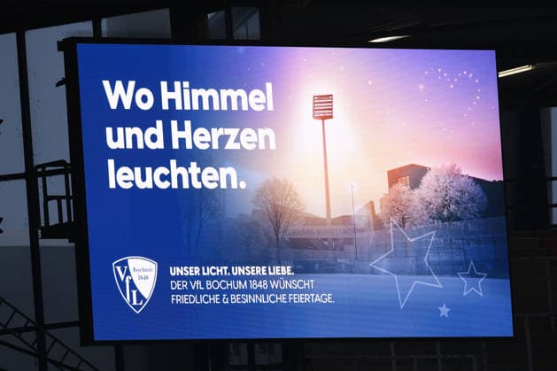 Soccer 2 Bundesliga 17 Matchday VfL Bochum Karlsruher SC on 20 12 2025 at the Vonovia Ruhrstadion in Bochum On the scoreboard at the Vonovia Ruhrstadion, VfL Bochum wishes all visitors a peaceful and reflective holiday season DFL regulations prohibit any use of photographs as image sequences and or quasi video xRx
