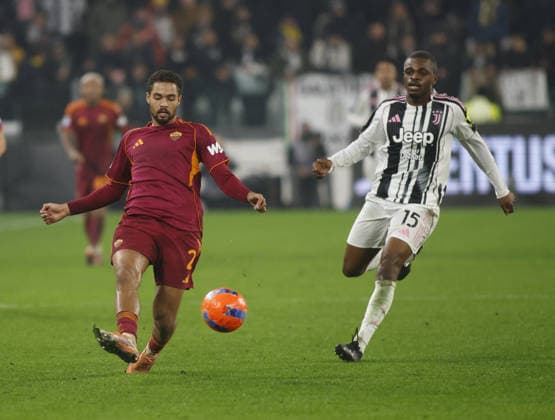 CALCIO - Serie A - Juventus FC vs AS Roma Devyne Rensch of AS Roma during the Italian Serie A, 2025 26 season, football match between Juventus FC and AS Roma on20 December 2025, at Allianz stadium, Turin, Italy. Photo Nderim KACELI Turin Italy  Copyright: xIPAxSport ABACAx