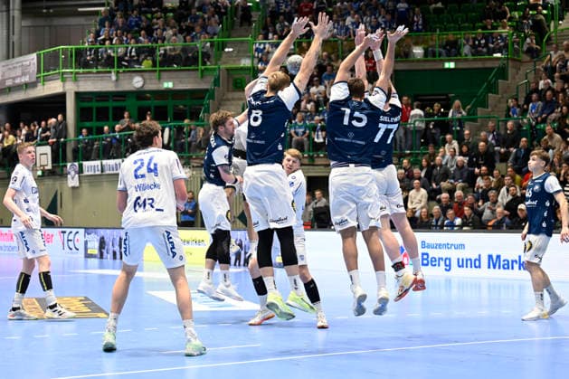 DAIKIN 1 Handball Bundesliga 25 26 18 Matchday Bergischer HC TBV Lemgo Lippe on 20 12 2025 at the Uni Halle in Wuppertal Lukas Hutecek 2 TBV Lemgo throw is blocked by the BHC wall WD