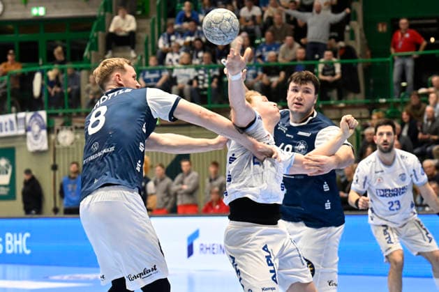 DAIKIN 1 Handball Bundesliga 25 26 18 Matchday Bergischer HC TBV Lemgo Lippe on 20 12 2025 in the Uni Halle in Wuppertal Nico Schöttle 8 Bergischer HC and Aron Seesing 49 Bergischer HC against Lukas Hutecek 2 TBV Lemgo WD