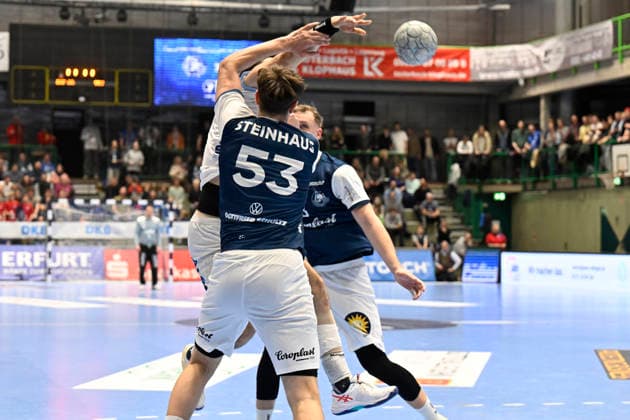 DAIKIN 1 Handball Bundesliga 25 26 18 Matchday Bergischer HC TBV Lemgo Lippe on 20 12 2025 at the Uni Halle in Wuppertal Soeren Servos 6 Bergischer HC and Sören Steinhaus 53 Bergischer HC against Tim Suton 23 TBV Lemgo WD