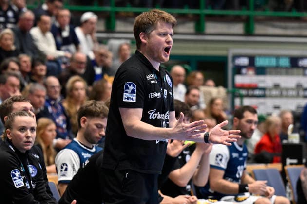 DAIKIN 1 Handball Bundesliga 25 26 18 Matchday Bergischer HC TBV Lemgo Lippe on 20 12 2025 in the Uni Halle in Wuppertal Arnor Gunnarsson Coach Bergischer HC cheers on his team WD