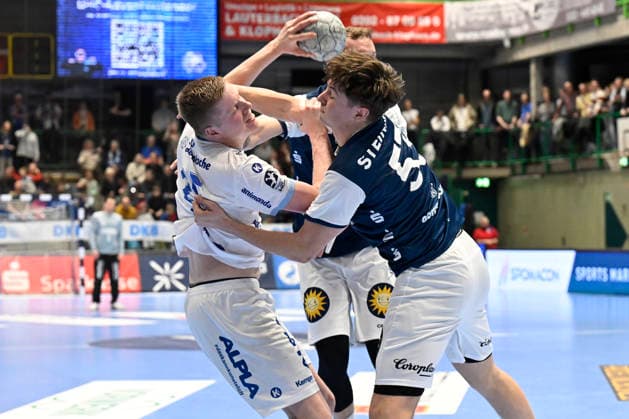 DAIKIN 1 Handball Bundesliga 25 26 18 Matchday Bergischer HC TBV Lemgo Lippe on 20 12 2025 at the Uni Halle in Wuppertal Sören Steinhaus 53 Bergischer HC stops Lukas Hutecek 2 TBV Lemgo WD