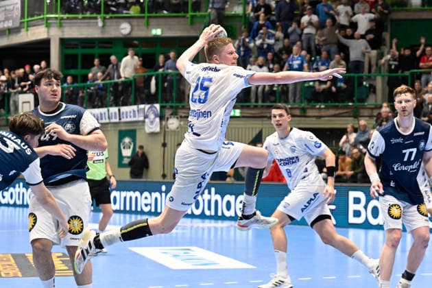 DAIKIN 1 Handball Bundesliga 25 26 18 Matchday Bergischer HC TBV Lemgo Lippe on 20 12 2025 in the Uni Halle in Wuppertal Jump shot by Niels Versteijnen 25 TBV Lemgo WD