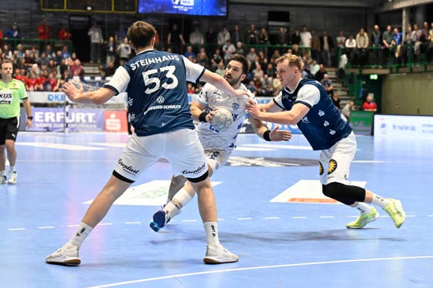 DAIKIN 1 Handball Bundesliga 25 26 18 Matchday Bergischer HC TBV Lemgo Lippe on 20 12 2025 at the Uni Halle in Wuppertal Soeren Servos 6 Bergischer HC and Sören Steinhaus 53 Bergischer HC against Tim Suton 23 TBV Lemgo WD