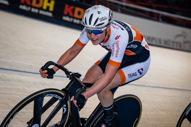 DWORATZEK Klara DM Omnium 2025 Frankfurt Oder DWORATZEK Klara GER SSV Gera 1990 Landscape horizontal Landscape Event Event DM Omnium 2025 German Championship Category Category Cycling Track Cycling National Championship Omnium Women U19 Juniors Location Location Europe Germany Brandenburg Märkisch Oderland Frankfurt Oder Oderlandhalle Discipline Omnium Points Race 4 Race Distance 15 km Date Date 20 12 2025 Saturday Day 2