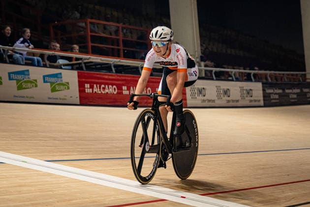 DWORATZEK Klara DM Omnium 2025 Frankfurt Oder DWORATZEK Klara GER SSV Gera 1990 Landscape horizontal Landscape Event Event DM Omnium 2025 German Championship Category Category Cycling Track Cycling National Championship Omnium Women U19 Juniors Location Location Europe Germany Brandenburg Märkisch Oderland Frankfurt Oder Oderlandhalle Discipline Omnium Points Race 4 Race Distance 15 km Date Date 20 12 2025 Saturday Day 2