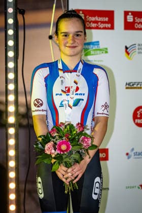 WALTER Hanna DM Omnium 2025 Frankfurt Oder WALTER Hanna GER BSG Pneumant Fürstenwalde Second Place Award Ceremony Medal Ceremony Podium Portrait Portrait Portrait Event Event DM Omnium 2025 German Championship Category Category Cycling Track Cycling National Championship Omnium Women U19 Juniors Location Location Europe Germany Brandenburg Märkisch Oderland Frankfurt Oder Oderlandhalle Discipline Omnium Points Race 4 Race Distance 15 km Date Date 20 12 2025 Saturday Day 2