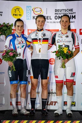 WALTER Hanna, DWORATZEK Klara, BRAND Hannah Franziska DM Omnium 2025 Frankfurt Oder WALTER Hanna GER BSG Pneumant Fürstenwalde Second Place DWORATZEK Klara GER SSV Gera 1990 Winner First Place BRAND Hannah Franziska GER RSV Rheinzabern Third Place Award Ceremony Medal Ceremony Podium Portrait Portrait Portrait Event Event DM Omnium 2025 German Championship Category Category Cycling Track Cycling National Championship Omnium Women U19 Juniors Location Location Europe Germany Brandenburg Märkisch Oderland Frankfurt Oder Oderlandhalle Discipline Omnium Points Race 4 Race Distance 15 km Date Date 20 12 2025 Saturday Day 2