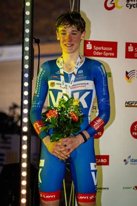 CARLS Jasper DM Omnium 2025 Frankfurt Oder CARLS Jasper GER HSG Uni Greifswald Second Place Award Ceremony Medal Ceremony Podium Portrait Portrait Event Event DM Omnium 2025 German Championship Category Category Cycling Track Cycling National Championship Omnium Men U19 Juniors Location Location Europe Germany Brandenburg Märkisch Oderland Frankfurt Oder Oderlandhalle Discipline Omnium Points Race 4 Race Distance 20 km Date Date 20 12 2025 Saturday Day 2