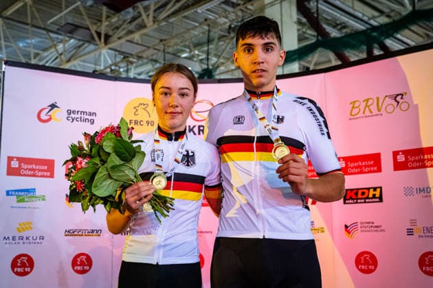 DWORATZEK Klara, ESCH Raul DM Omnium 2025 Frankfurt Oder DWORATZEK Klara GER SSV Gera 1990 Winner First Place ESCH Raul GER RSC Waltershausen Gotha Winner First Place Award Ceremony Medal Ceremony Podium Landscape horizontal Landscape Event Event DM Omnium 2025 German Championship Category Category Cycling Track Cycling National Championship Omnium Women Men U19 Juniors Location Place Europe Germany Brandenburg Märkisch Oderland Frankfurt Oder Oderlandhalle Discipline Omnium Points Race 4 Race Distance 20 km Date Date 20 12 2025 Saturday Day 2