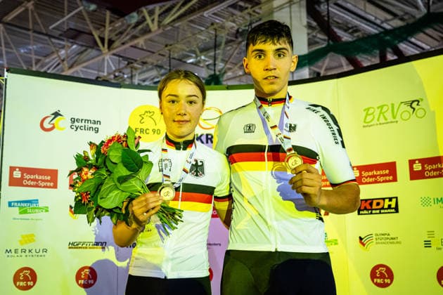 DWORATZEK Klara, ESCH Raul DM Omnium 2025 Frankfurt Oder DWORATZEK Klara GER SSV Gera 1990 Winner First Place ESCH Raul GER RSC Waltershausen Gotha Winner First Place Award Ceremony Medal Ceremony Podium Landscape horizontal Landscape Event Event DM Omnium 2025 German Championship Category Category Cycling Track Cycling National Championship Omnium Women Men U19 Juniors Location Place Europe Germany Brandenburg Märkisch Oderland Frankfurt Oder Oderlandhalle Discipline Omnium Points Race 4 Race Distance 20 km Date Date 20 12 2025 Saturday Day 2