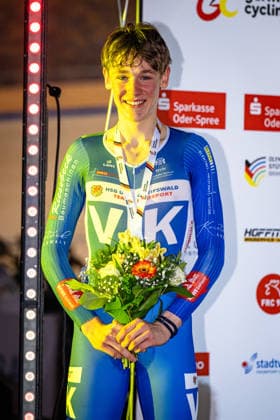 CARLS Jasper DM Omnium 2025 Frankfurt Oder CARLS Jasper GER HSG Uni Greifswald Second Place Award Ceremony Medal Ceremony Podium Portrait Portrait Event Event DM Omnium 2025 German Championship Category Category Cycling Track Cycling National Championship Elimination Race Men U19 Juniors Location Location Europe Germany Brandenburg Märkisch Oderland Frankfurt Oder Oderlandhalle Discipline Omnium Elimination Race 3 Race Date Date 20 12 2025 Saturday Day 2