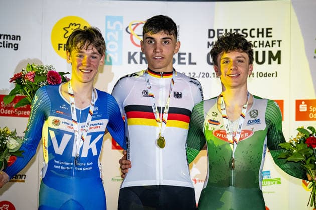 CARLS Jasper, ESCH Raul, DOBERSCHÜTZ Oskar DM Omnium 2025 Frankfurt Oder CARLS Jasper GER HSG Uni Greifswald Second Place ESCH Raul GER RSC Waltershausen Gotha Winner First Place DOBERSCHÜTZ Oskar GER SC DHfK Leipzig Third Place Award Ceremony Medal Ceremony Podium Landscape horizontal Landscape Event Event DM Omnium 2025 German Championship Category Category Cycling Track Cycling National Championship Elimination Race Men U19 Juniors Location Location Europe Germany Brandenburg Märkisch Oderland Frankfurt Oder Oderlandhalle Discipline Omnium Elimination Race 3 Race Date Date 20 12 2025 Saturday Day 2