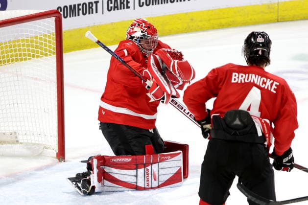 December 20, 2025, London, On, Canada: Canada goaltender Jack Ivankovic (1) makes a save against Sweden during the first period of a IIHF World Junior Hockey Championship pre-tournament game in London, Ont., Saturday, December 20, 2025. Canada News - December 20, 2025  - ZUMAc35_ 20251220_zaf_c35_049 Copyright: xNicolexOsbornex