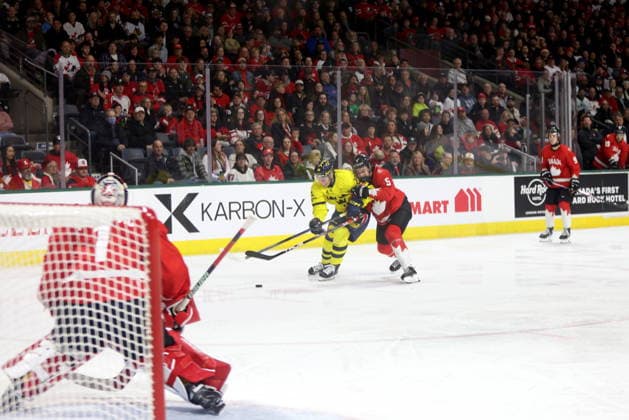 December 20, 2025, London, On, Canada: Sweden forward Loke Krantz (22) battles with Canada defenceman Carson Carels (5) during the first period of a IIHF World Junior Hockey Championship pre-tournament game in London, Ont., Saturday, December 20, 2025. Canada News - December 20, 2025  - ZUMAc35_ 20251220_zaf_c35_054 Copyright: xNicolexOsbornex