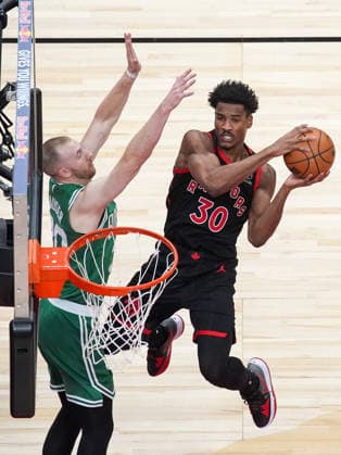 Boston Celtics vs Toronto Raptors TORONTO, CANADA - DECEMBER 20 : Ochai Agbaji (30) of Toronto Raptors in action against Sam Hauser (30) of Boston Celtics during the NBA, Basketball Herren, USA basketball game between Boston Celtics and Toronto Raptors at the Scotiabank Arena on December 20, 2025 in Toronto, Ontario, Canada. Mert Alper Dervis Anadolu Ontario Canada. Editorial use only. Please get in touch for any other usage.  Copyright: x2025xAnadoluxMertxAlperxDervisx