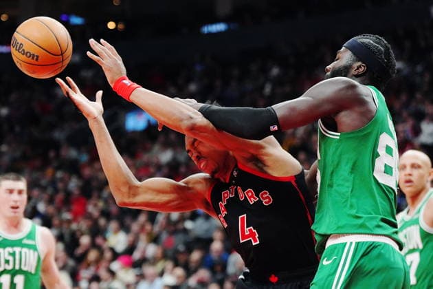 December 20, 2025, Toronto, On: Toronto Raptors Scottie Barnes (4) is fouled by Boston Celtics Neemias Queta (88) during first half NBA, Basketball Herren, USA basketball action in Toronto on Saturday, Dec. 20, 2025. Canada News - December 20, 2025  - ZUMAc35_ 20251220_zaf_c35_057 Copyright: xFrankxGunnx