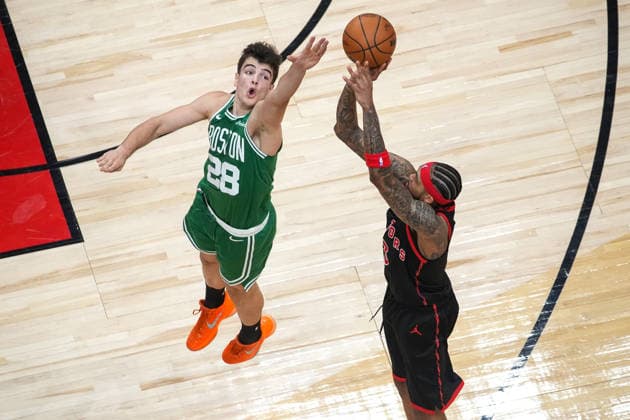 Boston Celtics vs Toronto Raptors TORONTO, CANADA - DECEMBER 20 : Brandon Ingram (3) of Toronto Raptors in action against Hugo Gonzalez (28) of Boston Celtics during the NBA, Basketball Herren, USA basketball game between Boston Celtics and Toronto Raptors at the Scotiabank Arena on December 20, 2025 in Toronto, Ontario, Canada. Mert Alper Dervis Anadolu Ontario Canada. Editorial use only. Please get in touch for any other usage.  Copyright: x2025xAnadoluxMertxAlperxDervisx