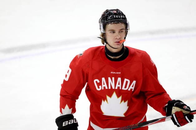 December 20, 2025, London, On, Canada: Canada forward Gavin McKenna (9) looks on during the second period of a IIHF World Junior Hockey Championship pre-tournament game against Sweden in London, Ont., Saturday, December 20, 2025. Canada News - December 20, 2025  - ZUMAc35_ 20251220_zaf_c35_067 Copyright: xNicolexOsbornex