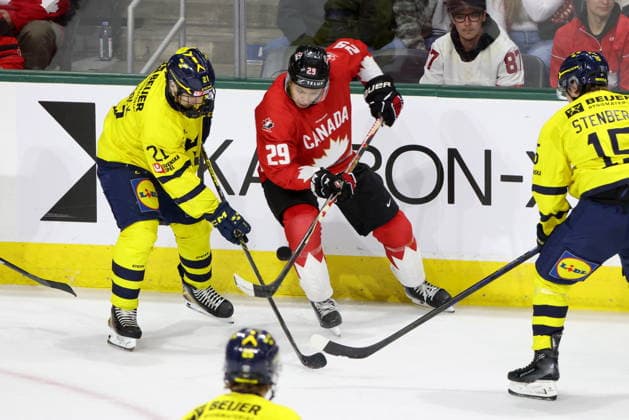December 20, 2025, London, On, Canada: Canada forward Michael Hage (29) battles Sweden forward Viggo Bjorck (21) during the second period of a IIHF World Junior Hockey Championship pre-tournament game in London, Ont., Saturday, December 20, 2025. Canada News - December 20, 2025  - ZUMAc35_ 20251220_zaf_c35_069 Copyright: xNicolexOsbornex