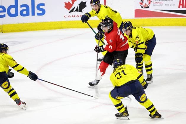 December 20, 2025, London, On, Canada: Canada forward Tij Iginla (11) shoots against Sweden during the second period of a IIHF World Junior Hockey Championship pre-tournament game in London, Ont., Saturday, December 20, 2025. Canada News - December 20, 2025  - ZUMAc35_ 20251220_zaf_c35_071 Copyright: xNicolexOsbornex