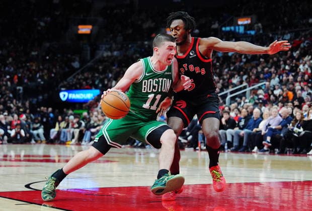 December 20, 2025, Toronto, On: Boston Celtics Payton Pritchard (11) drives past Toronto Raptors Immanuel Quickley (5) during second half NBA, Basketball Herren, USA basketball action in Toronto on Saturday, Dec. 20, 2025. Canada News - December 20, 2025  - ZUMAc35_ 20251220_zaf_c35_074 Copyright: xFrankxGunnx