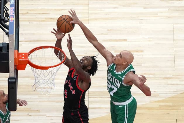 Boston Celtics vs Toronto Raptors TORONTO, CANADA - DECEMBER 20 : Immanuel Quickley (5) of Toronto Raptors in action against Jordan Walsh (27) of Boston Celtics during the NBA, Basketball Herren, USA basketball game between Boston Celtics and Toronto Raptors at the Scotiabank Arena on December 20, 2025 in Toronto, Ontario, Canada. Mert Alper Dervis Anadolu Ontario Canada. Editorial use only. Please get in touch for any other usage.  Copyright: x2025xAnadoluxMertxAlperxDervisx
