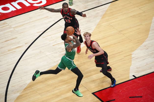 Boston Celtics vs Toronto Raptors TORONTO, CANADA - DECEMBER 20 : Anfernee Simons (4) of Boston Celtics in action during the NBA, Basketball Herren, USA basketball game between Boston Celtics and Toronto Raptors at the Scotiabank Arena on December 20, 2025 in Toronto, Ontario, Canada. Mert Alper Dervis Anadolu Ontario Canada. Editorial use only. Please get in touch for any other usage.  Copyright: x2025xAnadoluxMertxAlperxDervisx
