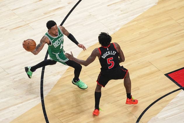 Boston Celtics vs Toronto Raptors TORONTO, CANADA - DECEMBER 20 : Anfernee Simons (4) of Boston Celtics in action during the NBA, Basketball Herren, USA basketball game between Boston Celtics and Toronto Raptors at the Scotiabank Arena on December 20, 2025 in Toronto, Ontario, Canada. Mert Alper Dervis Anadolu Ontario Canada. Editorial use only. Please get in touch for any other usage.  Copyright: x2025xAnadoluxMertxAlperxDervisx