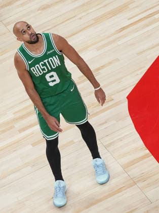 Boston Celtics vs Toronto Raptors TORONTO, CANADA - DECEMBER 20 : Derrick White (9) of Boston Celtics during the NBA, Basketball Herren, USA basketball game between Boston Celtics and Toronto Raptors at the Scotiabank Arena on December 20, 2025 in Toronto, Ontario, Canada. Mert Alper Dervis Anadolu Ontario Canada. Editorial use only. Please get in touch for any other usage.  Copyright: x2025xAnadoluxMertxAlperxDervisx