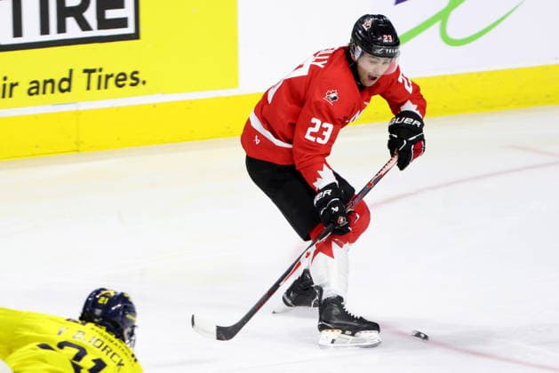 December 20, 2025, London, On, Canada: Canada forward Sam OReilly (23) makes a pass against Sweden during the third period of a IIHF World Junior Hockey Championship pre-tournament game in London, Ont., Saturday, December 20, 2025. Canada News - December 20, 2025  - ZUMAc35_ 20251220_zaf_c35_080 Copyright: xNicolexOsbornex