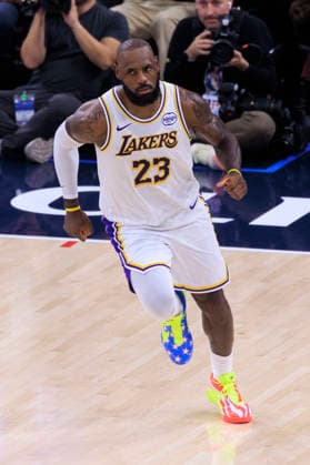 December 20, 2025, Inglewood, California, USA: LeBron James 23 of the Los Angeles Lakers during their regular season NBA, Basketball Herren, USA game against the Los Angeles Clippers on Saturday December 20, 2025 at Intuit Dome in Inglewood, California. ARIANA RUIZ PI Inglewood USA - ZUMAp124 20251220_zaa_p124_020 Copyright: xArianaxRuizx