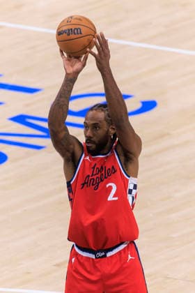 December 20, 2025, Inglewood, California, USA: Kawhi Leonard 2 of the Los Angeles Clippers makes a free throw during their regular season NBA, Basketball Herren, USA game against the Los Angeles Lakers on Saturday December 20, 2025 at Intuit Dome in Inglewood, California. ARIANA RUIZ PI Inglewood USA - ZUMAp124 20251220_zaa_p124_021 Copyright: xArianaxRuizx