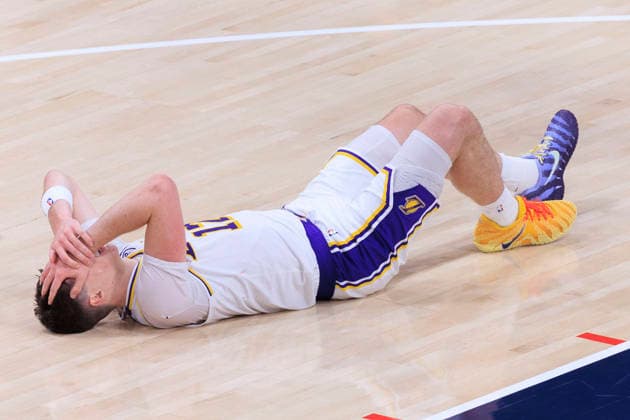 December 20, 2025, Inglewood, California, USA: Jake LaRavia 12 of the Los Angeles Lakers lays injured on the floor during their regular season NBA, Basketball Herren, USA game against the Los Angeles Clippers on Saturday December 20, 2025 at Intuit Dome in Inglewood, California. Clippers defeat Lakers, 103-88. ARIANA RUIZ PI Inglewood USA - ZUMAp124 20251220_zaa_p124_028 Copyright: xArianaxRuizx