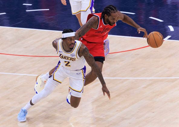 December 20, 2025, Inglewood, California, USA: Kawhi Leonard 2 of the Los Angeles Clippers steals the ball from Jarred Vanderbilt 2 of the Los Angeles Lakers during their regular season NBA, Basketball Herren, USA game on Saturday December 20, 2025 at Intuit Dome in Inglewood, California. Clippers defeat Lakers, 103-88. ARIANA RUIZ PI Inglewood USA - ZUMAp124 20251220_zaa_p124_030 Copyright: xArianaxRuizx