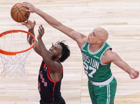 (251221) -- TORONTO, Dec. 21, 2025 -- Immanuel Quickley (L) of Toronto Raptors is blocked by Jordan Walsh of Boston Celtics during the 2025-2026 NBA, Basketball Herren, USA regular season game between Toronto Raptors and Boston Celtics in Toronto, Canada, on Dec. 20, 2025. ) (SP)CANADA-TORONTO-NBA-CELTICS VS RAPTORS ZouxZheng 