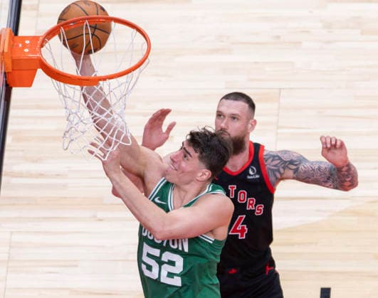 (251221) -- TORONTO, Dec. 21, 2025 -- Luka Garza (front) of Boston Celtics goes for a layup during the 2025-2026 NBA, Basketball Herren, USA regular season game between Toronto Raptors and Boston Celtics in Toronto, Canada, on Dec. 20, 2025. ) (SP)CANADA-TORONTO-NBA-CELTICS VS RAPTORS ZouxZheng 