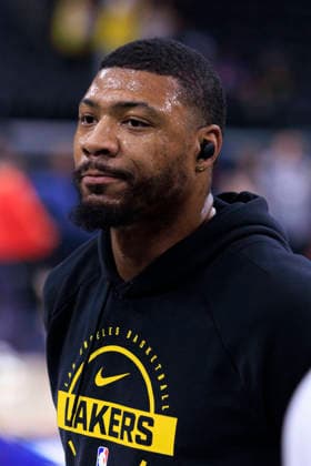 December 20, 2025, Inglewood, California, USA: Marcus Smart 36 of the Los Angeles Lakers warms up prior to their regular season NBA, Basketball Herren, USA game against the Los Angeles Clippers on Saturday December 20, 2025 at Intuit Dome in Inglewood, California. Clippers defeat Lakers, 103-88. ARIANA RUIZ PI Inglewood USA - ZUMAp124 20251220_zaa_p124_039 Copyright: xArianaxRuizx