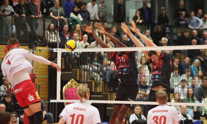 Ludwigsburg , Volleyball Bundesliga , Barock Volleys MTV Ludwigsburg vs SV Warnemünde , from left Sören Schröder Warne Nyherowo Omene Jan Huber Ludwigsburg