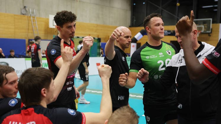 Ludwigsburg , Volleyball Bundesliga , Barock Volleys MTV Ludwigsburg vs SV Warnemünde from left Tim Köpfli Coach Hasse Mattila Jeffrey Klok Ludwigsburg