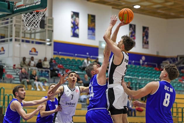 Basketball 2 RL Nord Eintracht Frankfurt BC Neu Isenburg 20 12 25, Heberer, Fabrice FFM throwing,
