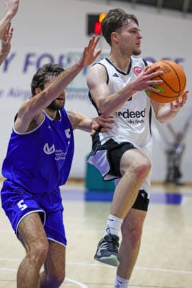 Basketball 2 RL Nord Eintracht Frankfurt BC Neu Isenburg 20 12 25, Hack, Daniel Neu Isenburg , Heberer, Fabrice FFM ,