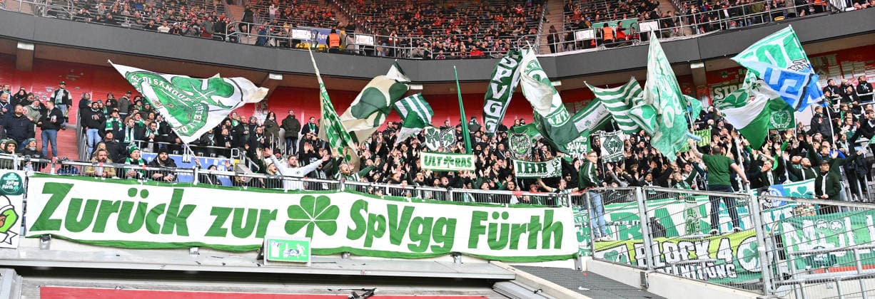 20 12 2025 Soccer Season 2025 2026 2 Soccer Bundesliga 17 Matchday Fortuna Düsseldorf F95 SpVgg Greuther Fürth Kleeblatt Sportfoto Zink xwoxzix DFL regulations prohibit any use of photographs as image sequences and or quasi video only for editorial use Greutherfürthfans Fans Fanblock Kleeblattfans